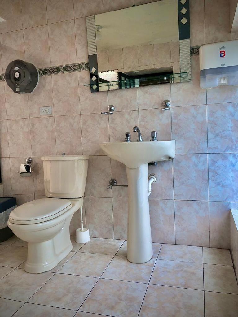 לטקונגה Hostal Cafe Tiana מראה חיצוני תמונה